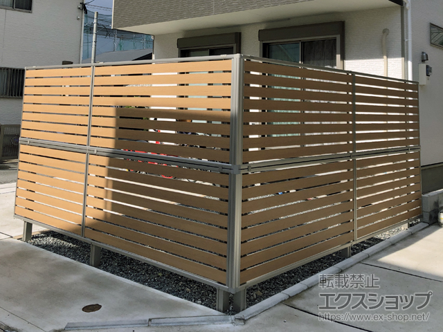 福岡県糟屋郡粕屋町ののフェンス・柵 ルシアスフェンスF04型 横板 木目カラー 2段支柱 自立建て用 施工例