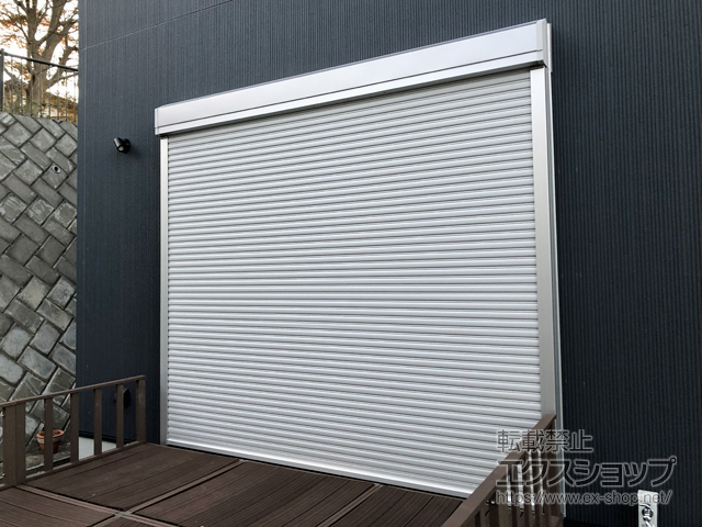千葉県千葉市のLIXIL リクシル（トステム）の窓シャッター 【特注】リフォームシャッター 手動式 標準タイプ 施工例