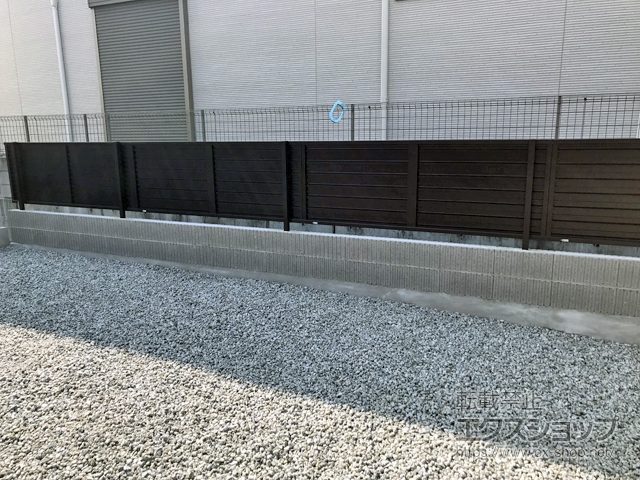 大阪府泉南市ののフェンス・柵 シンプレオフェンス5型 横目隠し 自由柱施工 施工例