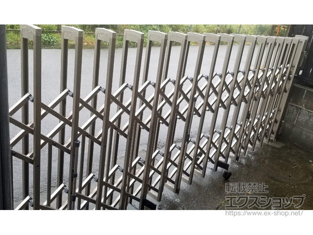 神奈川県茅ヶ崎市ののカーゲート トリップゲートII P型 ペットガード付き ノンレール 片開き 33S 施工例