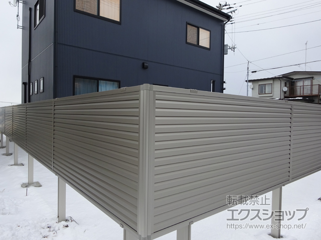 青森県八戸市ののフェンス・柵 ミエーネフェンス 目隠しルーバータイプ 2段支柱 自立建て用（パネル2段） 施工例