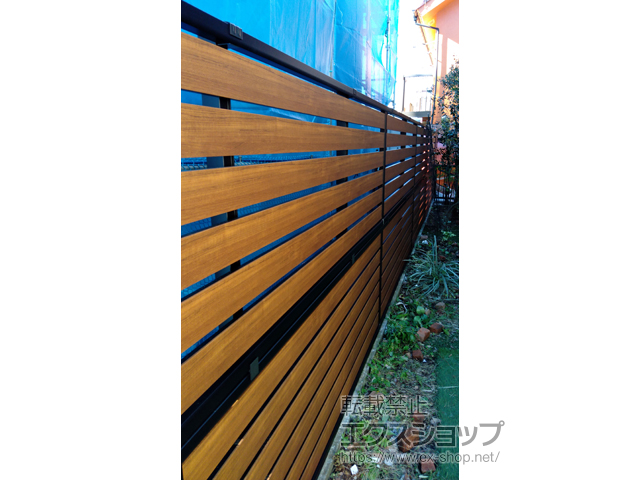 神奈川県横浜市ののフェンス・柵 モクアルフェンス 横板タイプ 2段支柱 ブロック建て用〔駐車場横〕 施工例