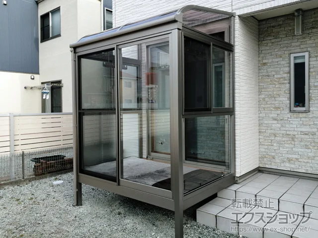 宮城県柴田郡大河原町のLIXIL(リクシル)のテラス囲い・サンルーム サニージュ R型 床納まり ランマ無 積雪～50cm対応 施工例