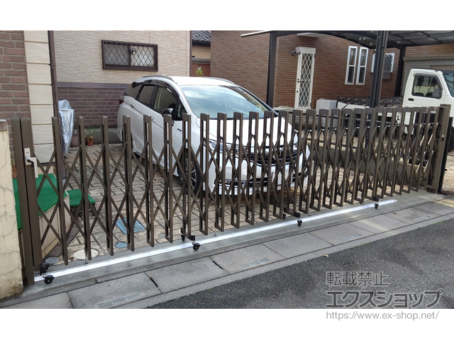 埼玉県坂戸市ののカーゲート アルシャインII M型 Aタイプ センターレール 片開き 590S 施工例