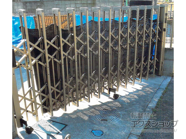 埼玉県川口市ののカーゲート トリップゲートII P型 ペットガード付き ノンレール 片開き 28S 施工例