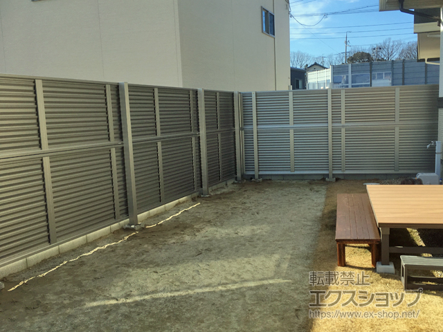 愛知県知多郡武豊町ののフェンス・柵 ミエーネフェンス 目隠しルーバータイプ 2段支柱 自立建て用 施工例