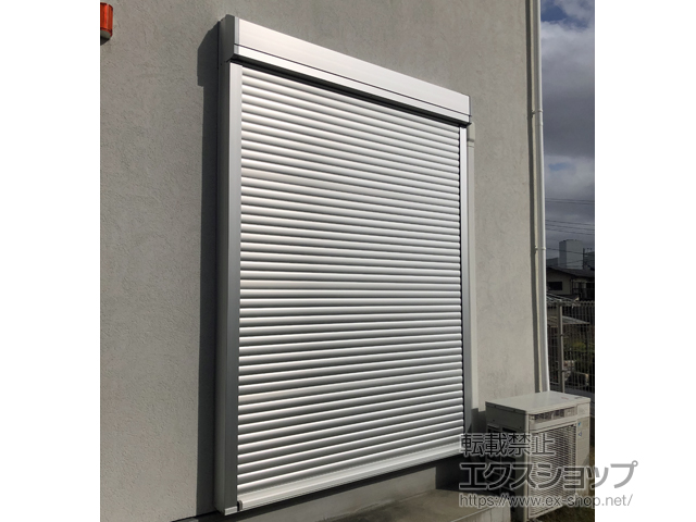 神奈川県藤沢市のLIXIL リクシル（トステム）の窓シャッター 【特注】リフォームシャッター 手動式 耐風タイプ 施工例