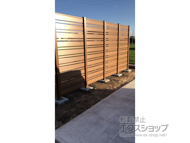 群馬県高崎市ののフェンス・柵 マイティウッド 間仕切タイプB 120+45サイズ M19段 隙間15mm 施工例