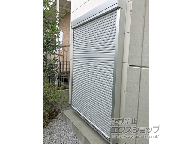 神奈川県横浜市のLIXIL リクシル（トステム）の窓シャッター 【特注】リフォームシャッター 手動式 標準タイプ 施工例
