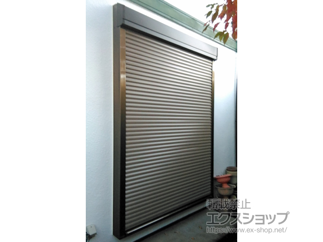 東京都八王子市のLIXIL リクシル（トステム）の窓シャッター 【特注】リフォームシャッター 手動式 標準タイプ 施工例