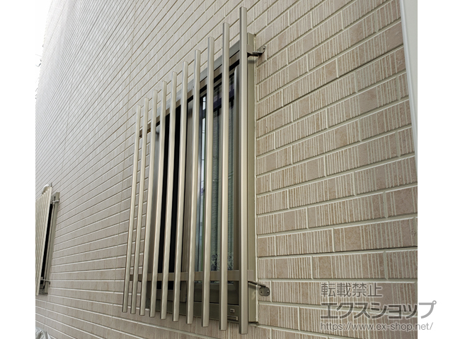 滋賀県彦根市のLIXIL リクシル（トステム）の面格子・窓格子 アルミ面格子 A型 施工例