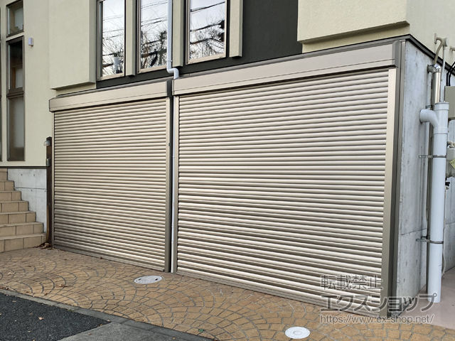 東京都八王子市のLIXIL リクシル（トステム）のガレージシャッター ガレージシャッタークワトロ 電動式 外部付タイプ 施工例