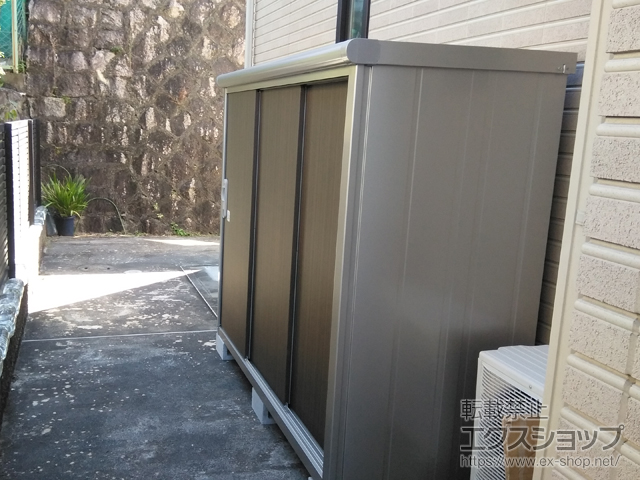 大阪府枚方市のの物置・屋外倉庫 エスモ 一般型 1797×750×1501 ESE-1807E-DW 施工例