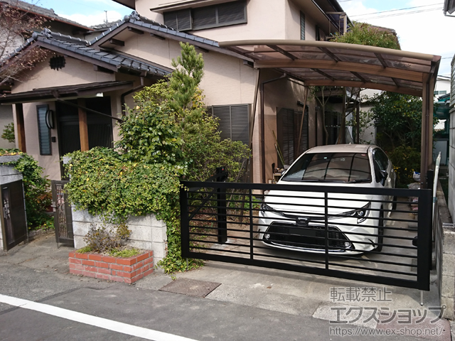 岡山県岡山市ののカーゲート スウィングアップゲート1型 横格子 手動式 施工例