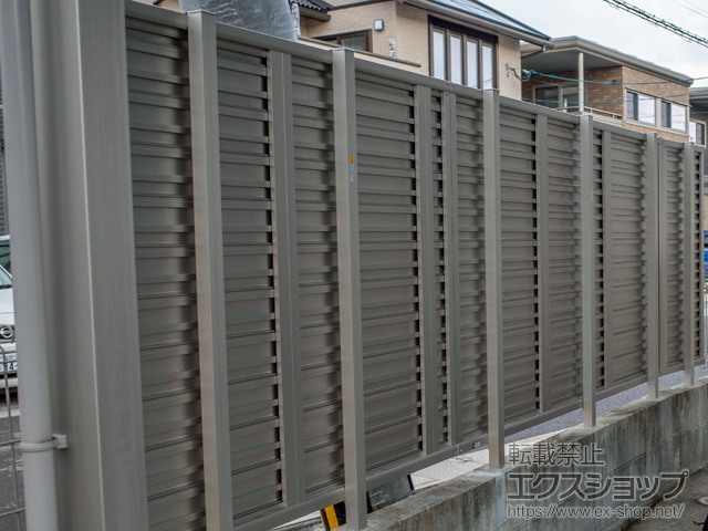 福岡県福岡市ののフェンス・柵 シンプレオフェンス5型 横目隠し　自由柱施工 施工例