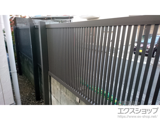 神奈川県茅ヶ崎市ののフェンス・柵 ライシスフェンス 2型 細たて桟 アルミ多段柱使用 (パネル1段) 施工例