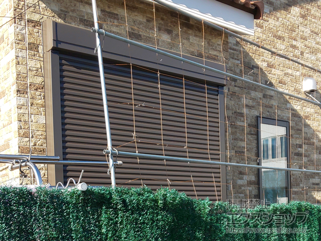 山梨県甲府市のLIXIL リクシル（トステム）のガレージシャッター 【特注】リフォームシャッター 手動式 標準タイプ 施工例