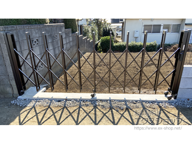 埼玉県狭山市ののカーゲート トリップゲートII 1型 シンプル ノンレール 片開き 30S*施錠機能なし 施工例