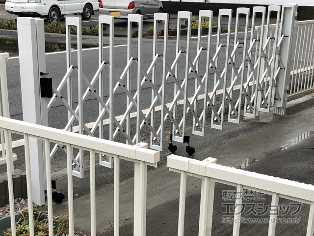 徳島県阿南市ののカーゲート トリップゲートII 1型 シンプル ノンレール 片開き 36S 施工例