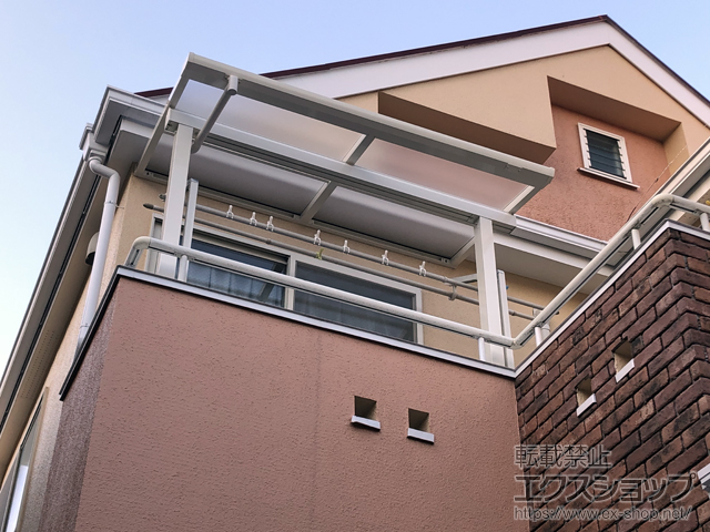 東京都清瀬市ののバルコニー・ベランダ屋根 ソラリア F型 屋根タイプ 単体 積雪〜20cm対応 施工例