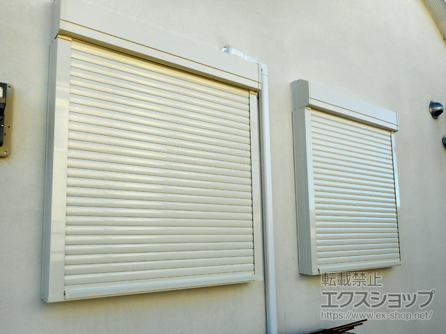 山梨県南アルプス市のLIXIL リクシル（トステム）の窓シャッター 【特注】リフォームシャッター 手動式 耐風タイプ 施工例