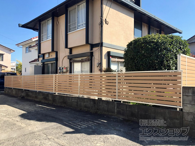 佐賀県佐賀市ののフェンス・柵 ルシアスフェンスF04型 横板 木目カラー 自由柱施工 施工例