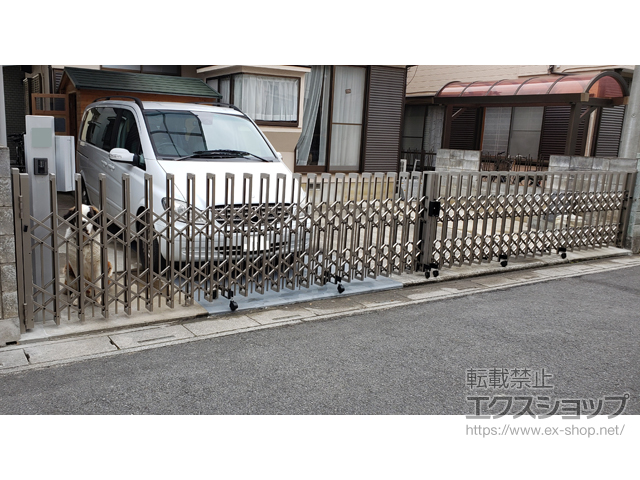 埼玉県桶川市ののカーゲート トリップゲートII P型 ペットガード付き ノンレール 両開き 90W(45S+45M) 施工例