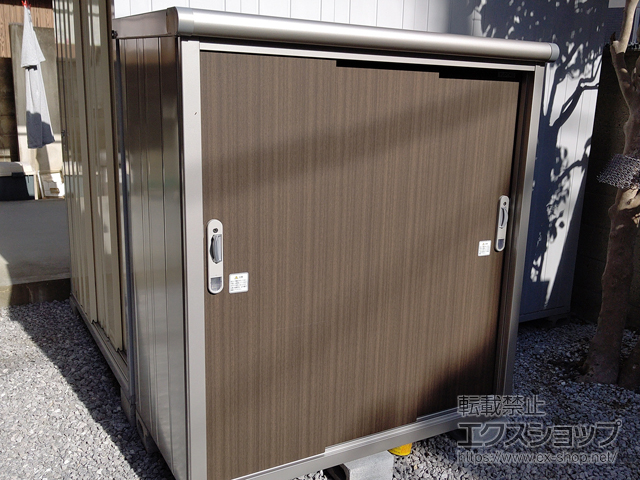 大阪府大阪市のの物置・屋外倉庫 エスモ 一般型 1350×750×1501 ESE-1307E-DW 施工例