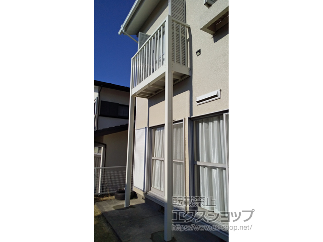 神奈川県鎌倉市のLIXIL リクシル（トステム）のバルコニー ビューステージHスタイル 縦太格子 単体 柱建て式 施工例