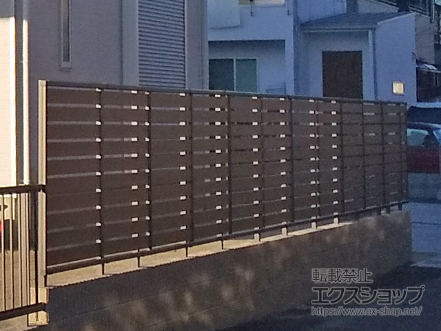 三重県四日市市ののフェンス・柵 ルシアスフェンスF04型 横板 木目カラー 自由柱施工 施工例