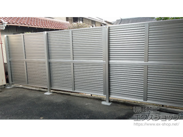 三重県員弁郡東員町ののフェンス・柵 ミエーネフェンス 目隠しルーバータイプ 2段支柱 自立建て用（パネル2段） 施工例