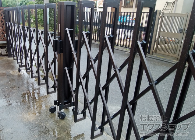 神奈川県横浜市ののカーゲート トリップゲートII 1型 シンプル ノンレール 両開き 60W（30S+30M）*施錠機能なし 施工例