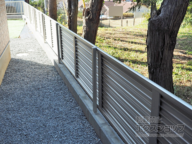 茨城県日立市ののフェンス・柵 ミエーネフェンス 目隠しルーバータイプ 自由柱施工 施工例