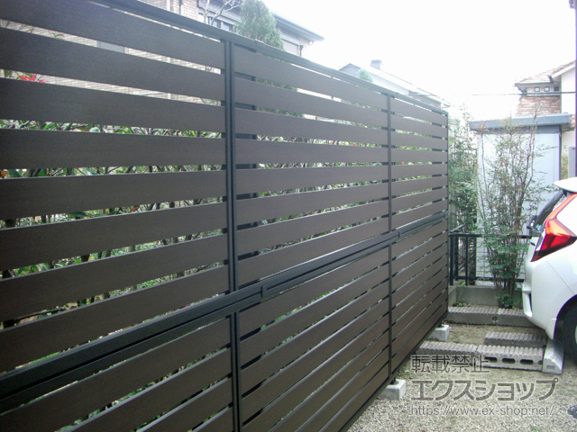 佐賀県神埼市ののフェンス・柵 モクアルフェンス 横板タイプ 2段支柱 自立建て用（パネル2段） 施工例