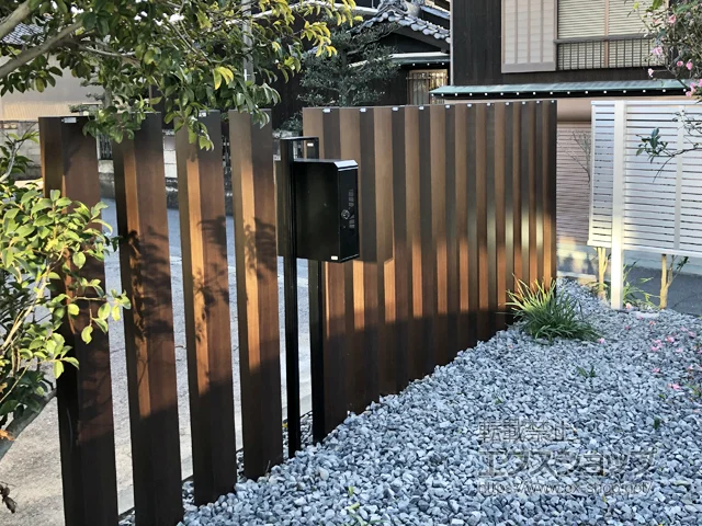 ���m�������s��YKKAP�̃t�F���X�E��E�� ���V�A�X �A�N�Z���g�|�[��1�^ �{�H��