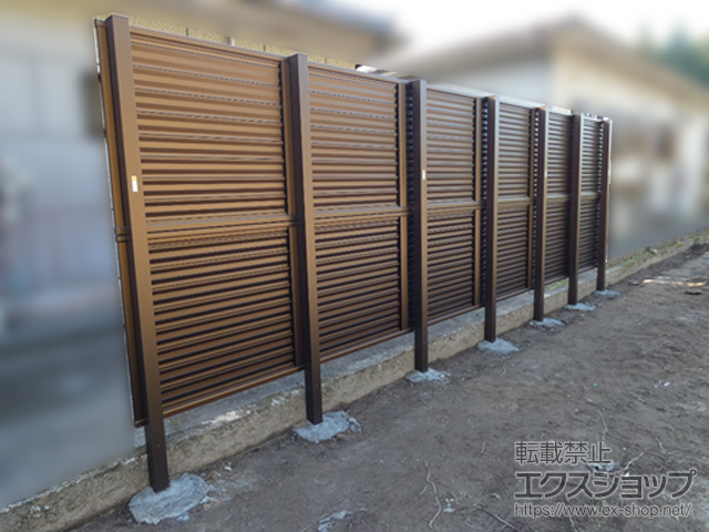 鹿児島県鹿児島市ののフェンス・柵 ミエーネフェンス 目隠しルーバータイプ 2段支柱 自立建て用 施工例