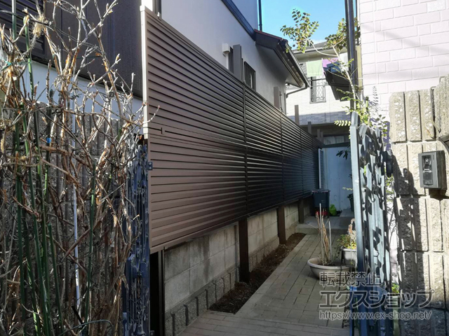 神奈川県中郡二宮町ののフェンス・柵 ミエーネフェンス 目隠しルーバータイプ 2段支柱 自立建て用 施工例