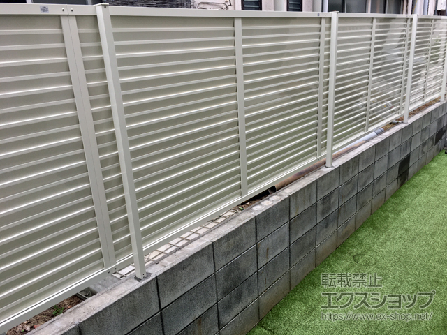 東京都江戸川区ののフェンス・柵 プレスタフェンス 8型 横ルーバー　フリーポールタイプ 施工例