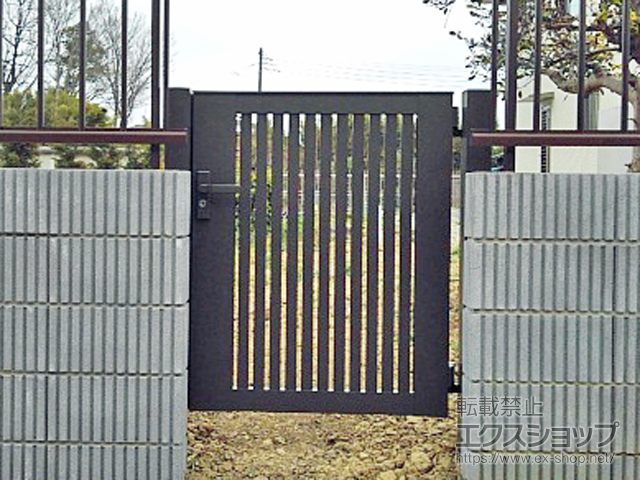 埼玉県加須市のの門扉 ライシス門扉 4型 太たて桟 片開き 柱使用 施工例