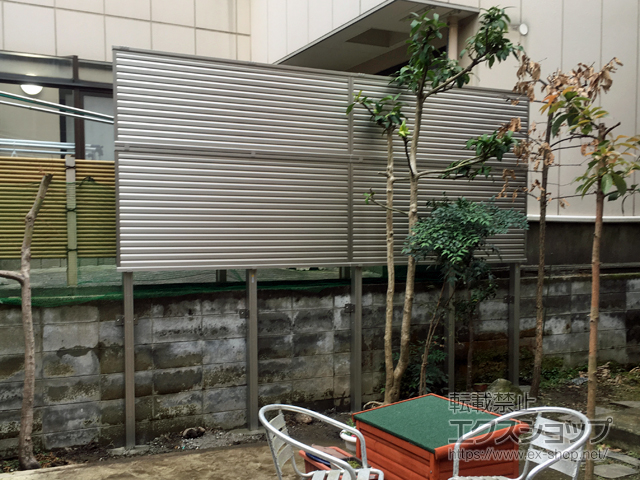 石川県金沢市ののフェンス・柵 シンプレオフェンス13型 目隠しルーバー 3段支柱 自立建て用(パネル2段) 施工例