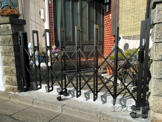 神奈川県藤沢市ののカーゲート トリップゲートII 1型 シンプル ノンレール 片開き 23S 施工例