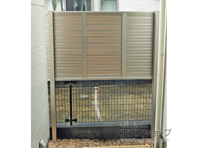 神奈川県秦野市ののフェンス・柵 シンプレオフェンス13型 目隠しルーバー 上段のみ設置 自立建て用 施工例