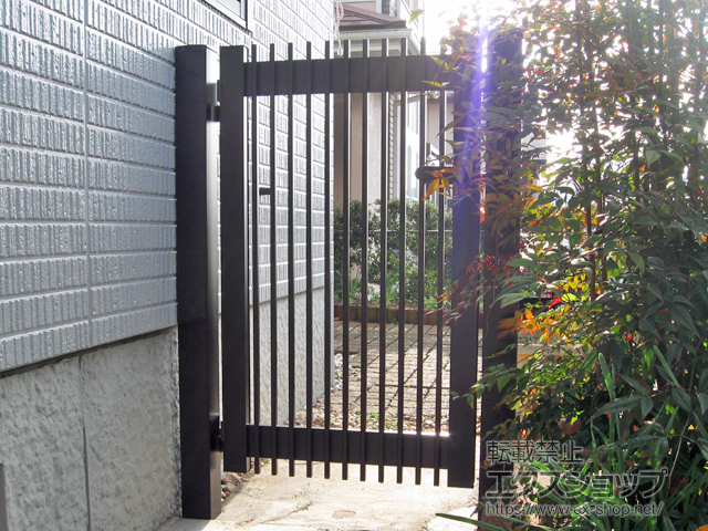 広島県広島市のの門扉 シンプレオ門扉T1型 縦格子 片開き 門柱使用 施工例