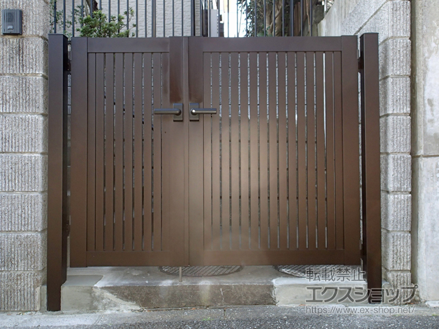 神奈川県横浜市のの門扉 シンプレオ門扉4型 縦太格子 両開き 門柱使用＊H14柱手配 施工例