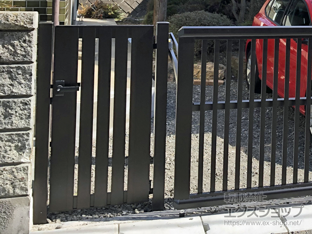 長野県松本市のの門扉 ルシアス門扉BS02型 たて多スリット 片開き アルミカラー 門柱使用 施工例
