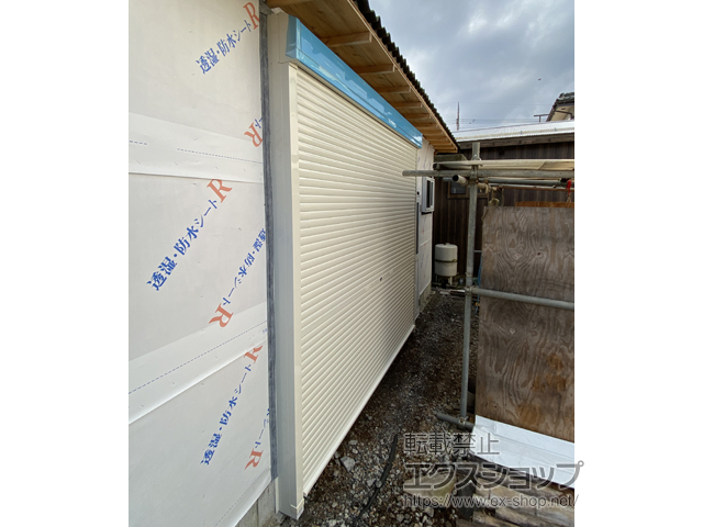 東京都あきる野市のLIXIL リクシル（トステム）のガレージシャッター ガレージシャッタークワトロ 手動式 外部付タイプ 施工例