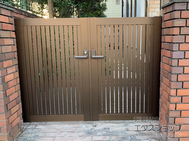 東京都多摩市のの門扉 シンプレオ門扉4型 縦太格子 両開き 門柱使用 施工例