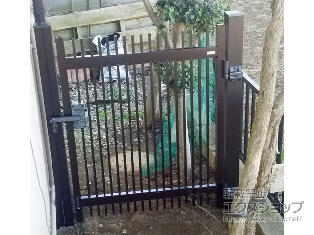 神奈川県横浜市のの門扉 有磯 ありそ 1型 片開き 門柱75角タイプ 施工例