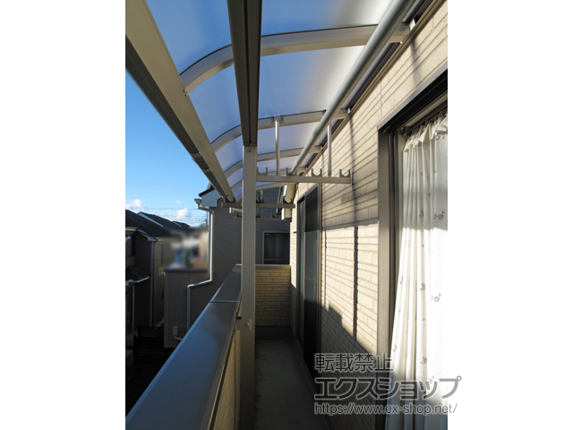 東京都東久留米市ののバルコニー・ベランダ屋根 プレシオステラスII R型 屋根タイプ 連棟 積雪〜20cm対応 施工例