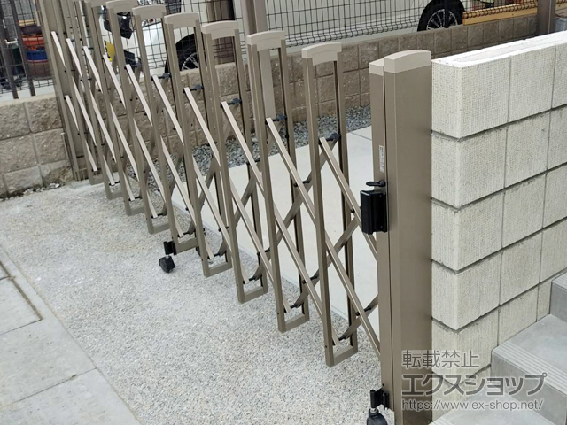 大阪府泉佐野市ののカーゲート トリップゲートII 1型 シンプル ノンレール 片開き 33S 施工例